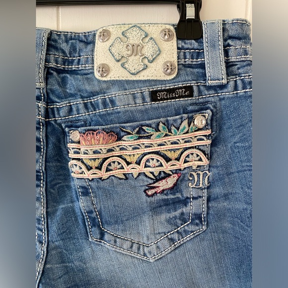 Miss Me Signature Mid Shorts Embellished Birds Size 30 - Picture 4 of 13